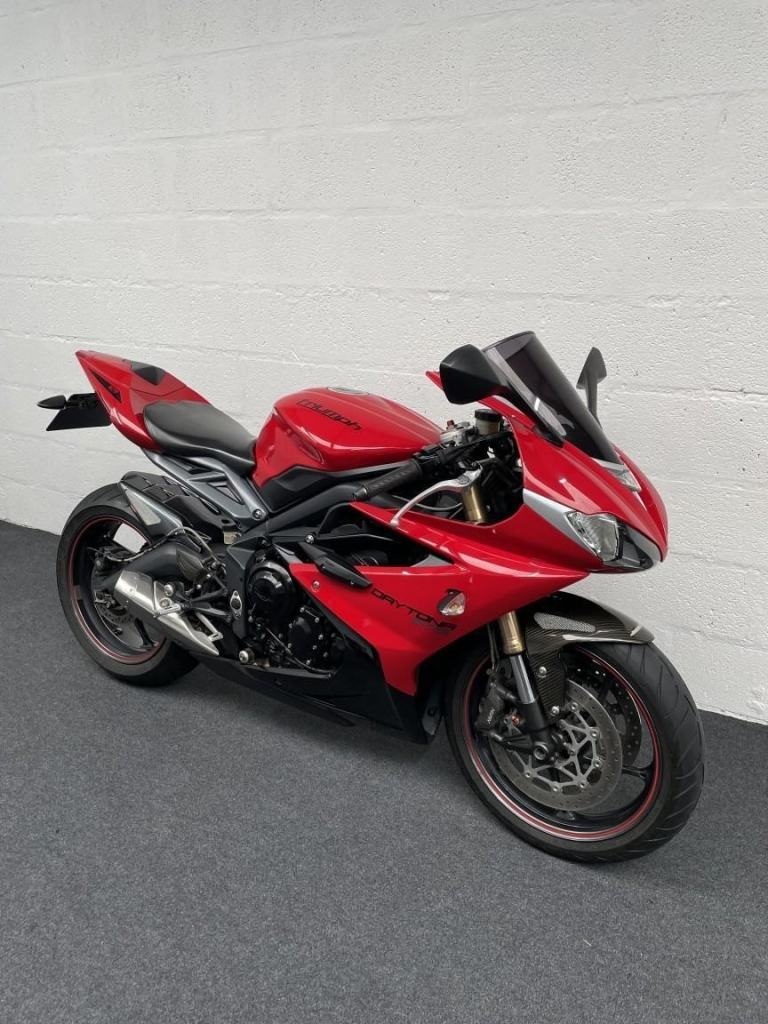 TRIUMPH DAYTONA 675 - 2013 - 13K MILES 