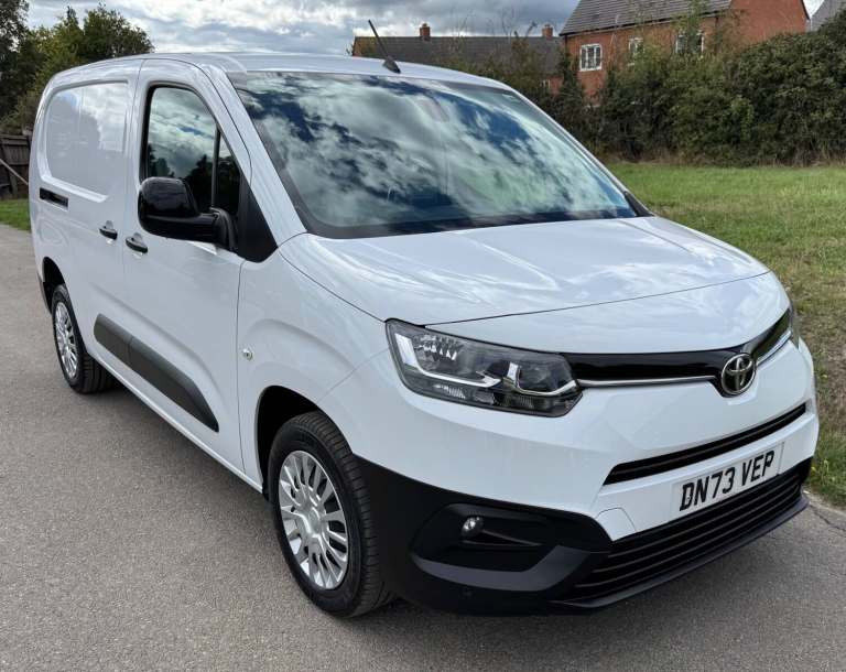 2023 Toyota Proace City 1.5D 100PS L2 LWB White Van - 16,200 Miles
