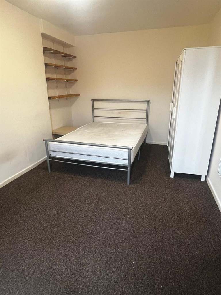 1 bedroom in Room 1, Sheldon Way