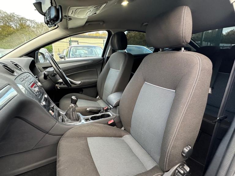 2011 Ford Mondeo 2.0 Zetec 5dr HATCHBACK Petrol Manual