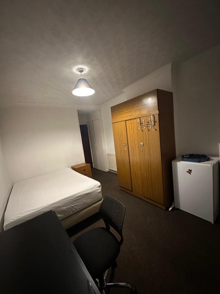 Cosy double room 5 mins walking from Leyton Station 