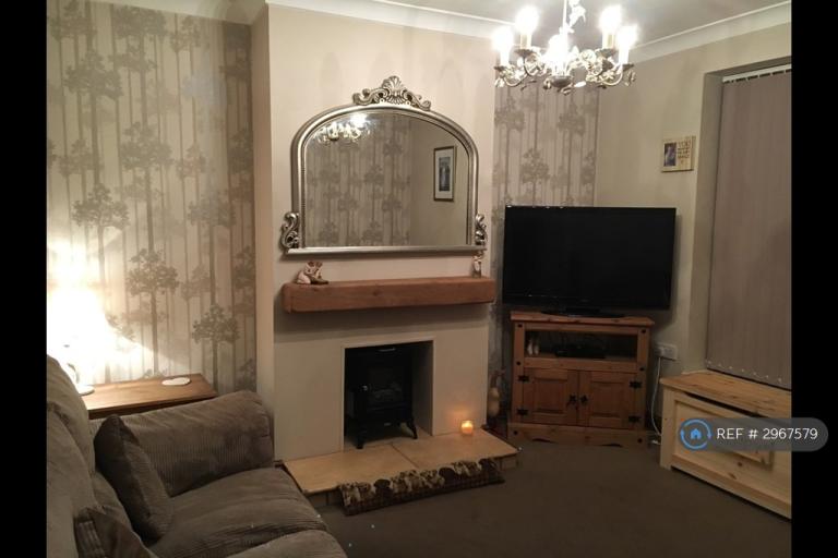 3 bedroom house in Gibbons Hill Road, Dudley, DY3 (3 bed) (#2967579)
