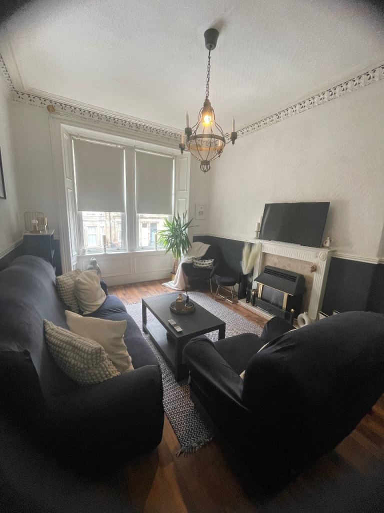 Large double bedroom to let 