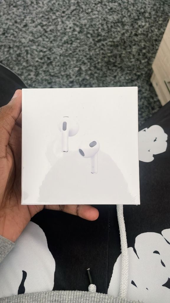 NEW Apple AirPods with MagSafe Charging Case
