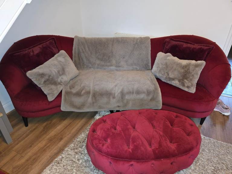 Beautiful sofology 4 seater, puffy and chair
