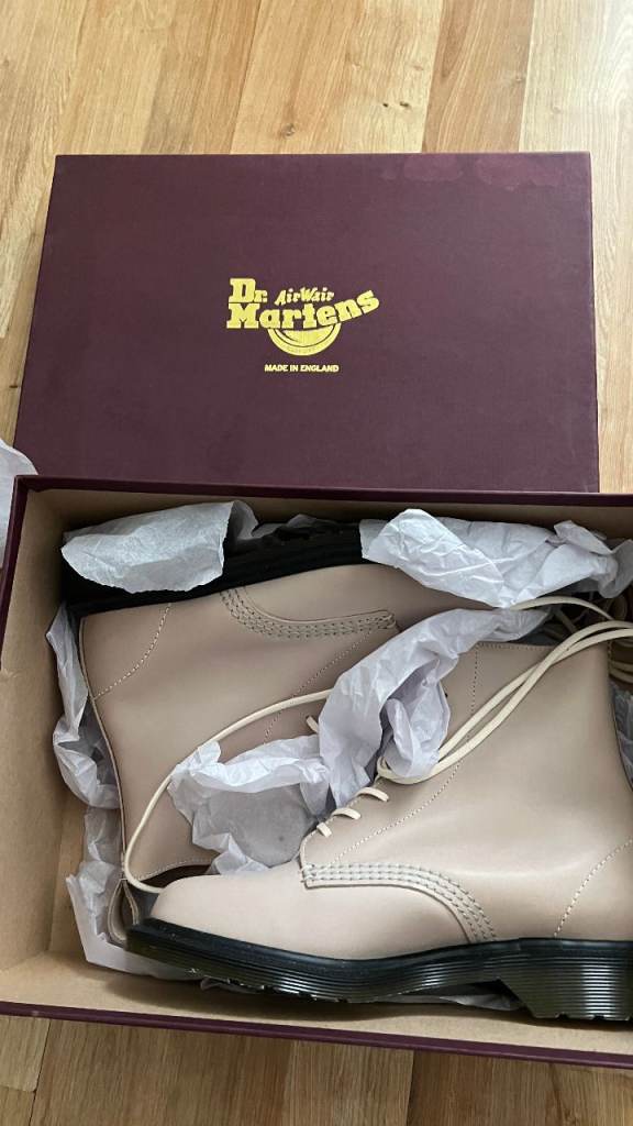NEW DR Martens Made in England Dust pink UK4