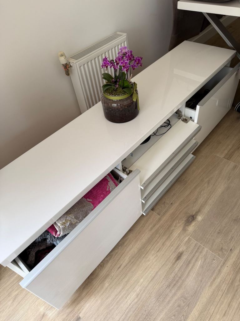 Ikea Besta- White Gloss TV Unit / Sideboard with Storage