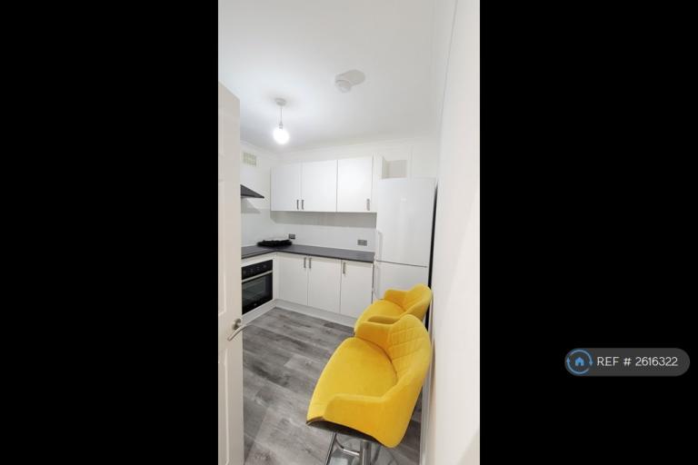 1 bedroom house in Abbs Cross Lane, Hornchurch, RM12 (1 bed) (#2616322)