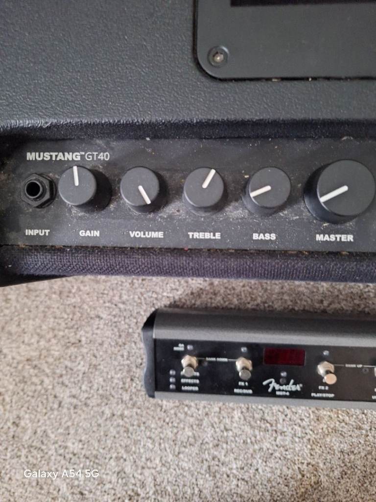 Fender Gt40 amp plus pedals 