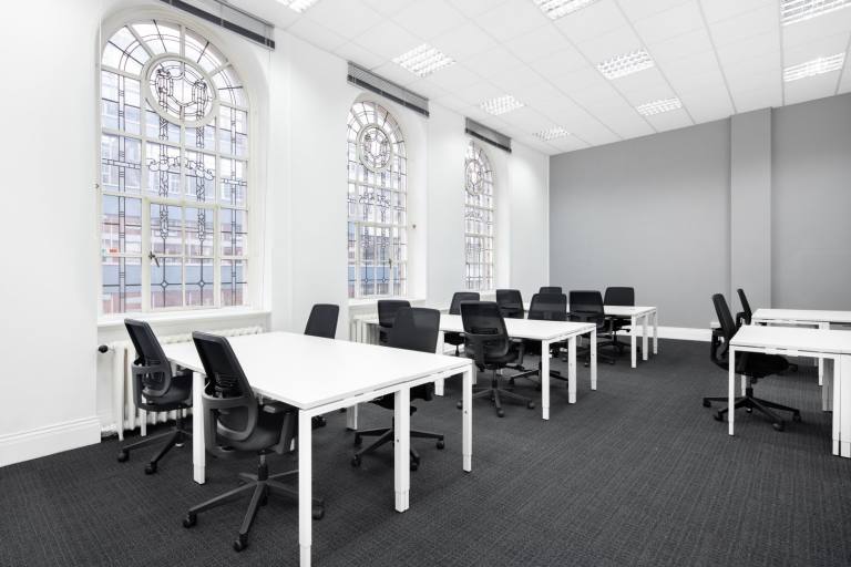 London - WC1H 9BB \ Fully Furnished Office with 5 Desks