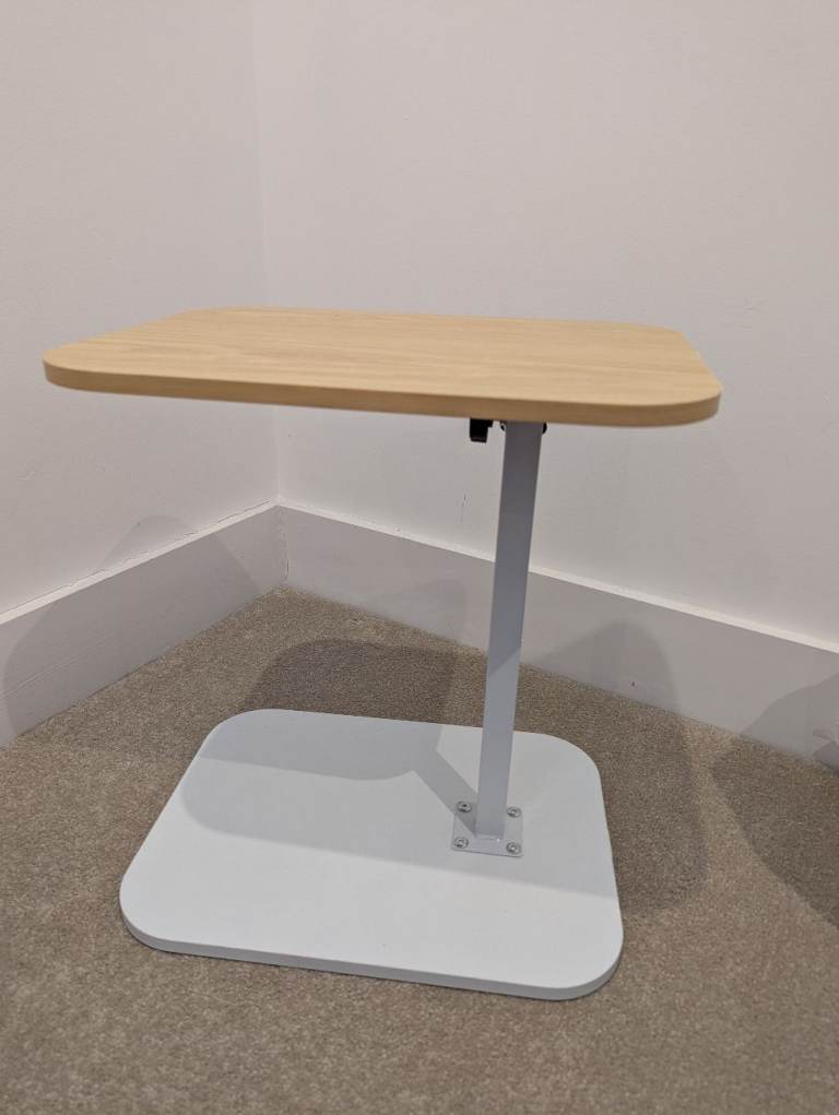 Sofa side table with adjustable height