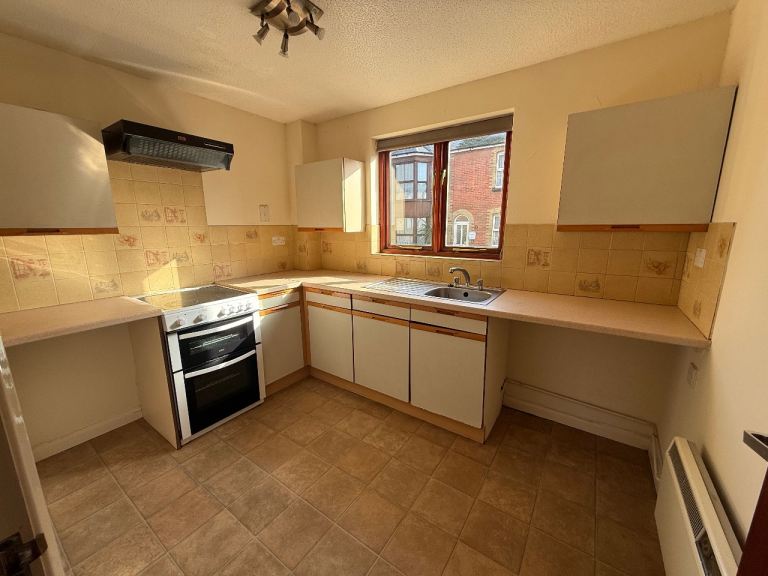 1 Bed Semi-Detached House To Rent in Newport, PO30 Isle of Wight