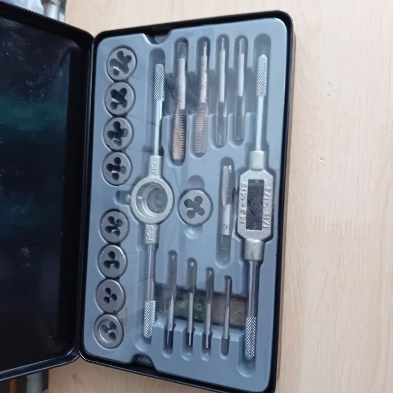 TOOLTEC Tap and Die Set 20 Pieces – As Good As New