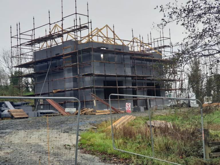 8 x 4 builders trailer and kwikstage scaffold