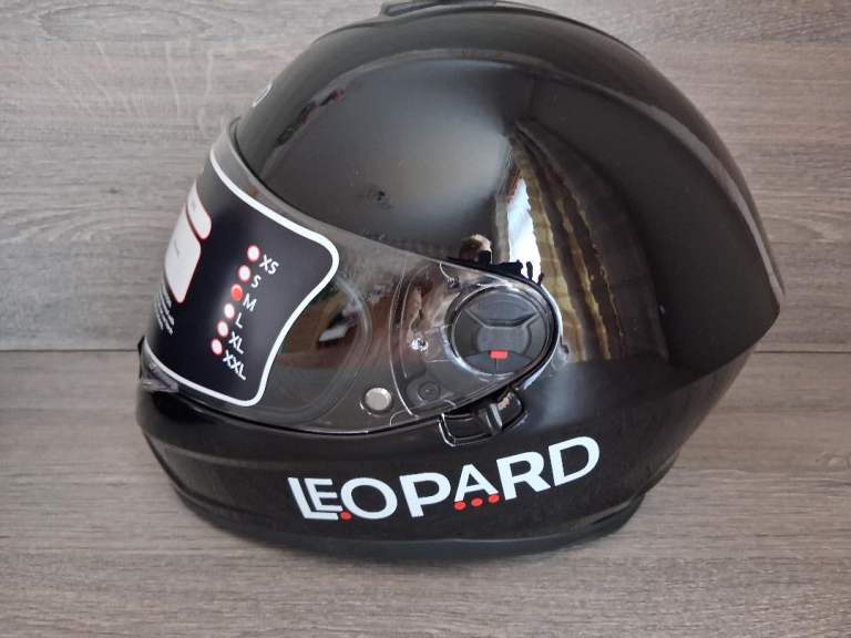 Leopard Motorbike Crash Helmet Sabre ECE 22.05 M580 (New Unused)