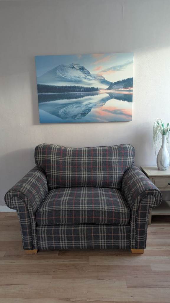 Alstons Lancaster  tartan cuddle chair. 🔵 Free delivery with 10 miles of pa4.