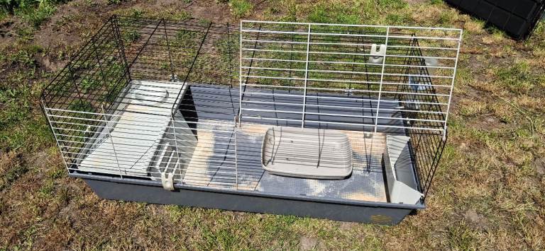 Indoor Guinea Pig / Rabbit cage.