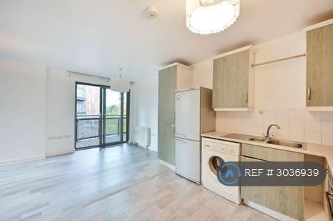 1 bedroom flat in Ebbett Court, London, W3 (1 bed) (#3036939)