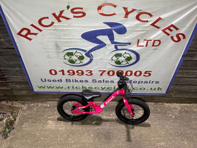 Forme Litton 14”  Wheel Girls Balance Bike. Neon pink No1. Rear brake type. 