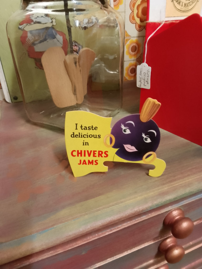 Vintage 1960s small cardboard advertising sign, jam lid topper. 'I taste delicious in Chivers Jams'