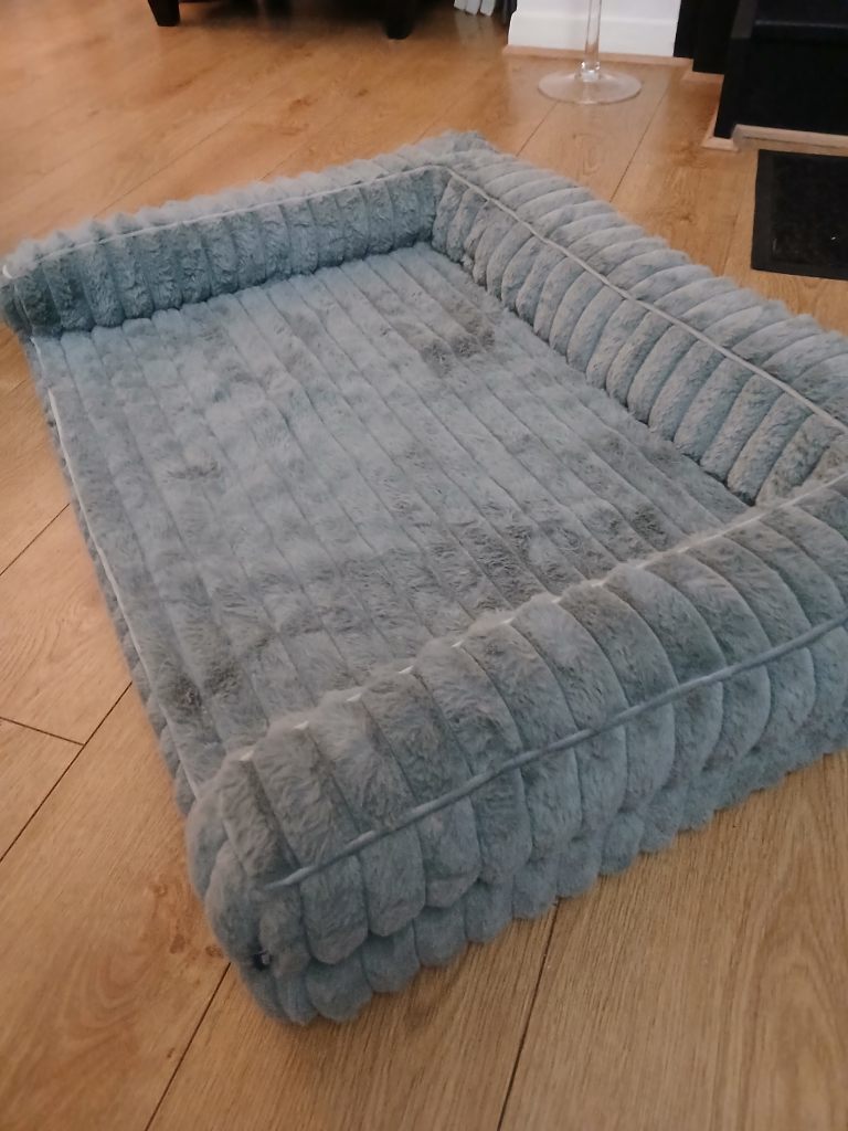 Dog bed 