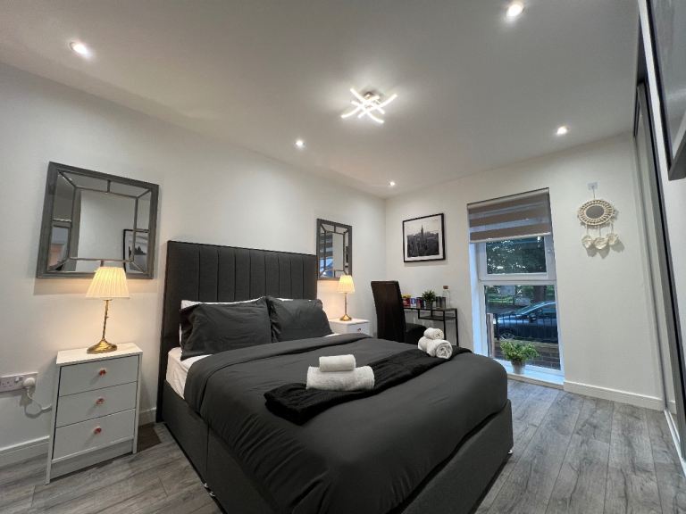 En-suite Double Room in 2-Bed Flat – West End