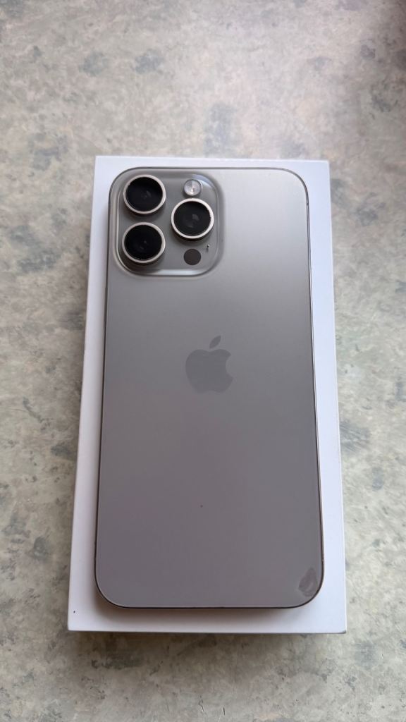 Apple iPhone 15 Pro Max – 256GB