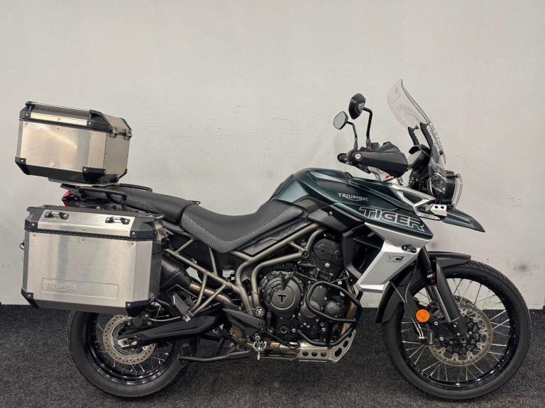 TRIUMPH TIGER 800 XCA ** READY TO GO - FULL LUGGAGE - HEATED SEAT ** 