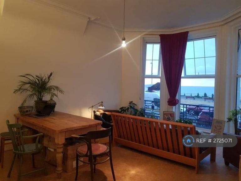 3 bedroom flat in Granville Court, Cliftonville, Margate, CT9 (3 bed) (#2725071)