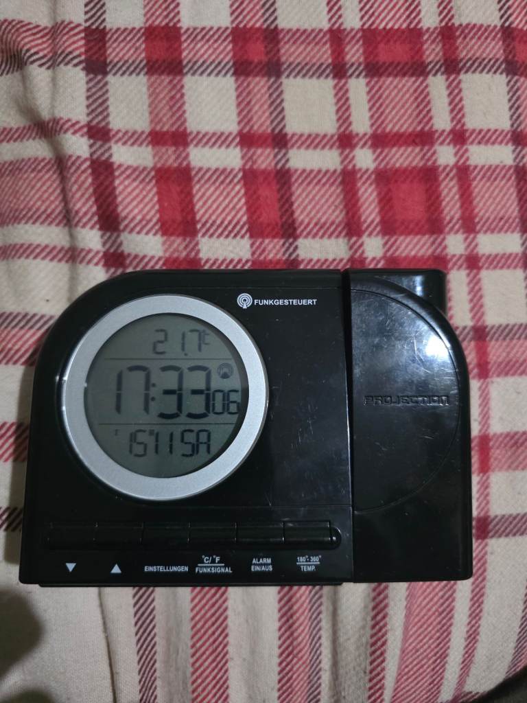 Radio controlled projection alarm clok