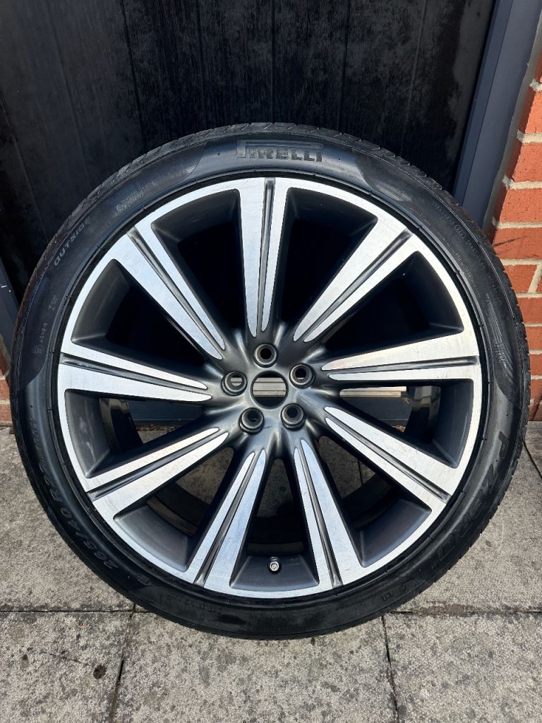 JAGUAR F-PACE TURBINE ALLOY WHEEL 1X + 5MM PIRELLI TYRE