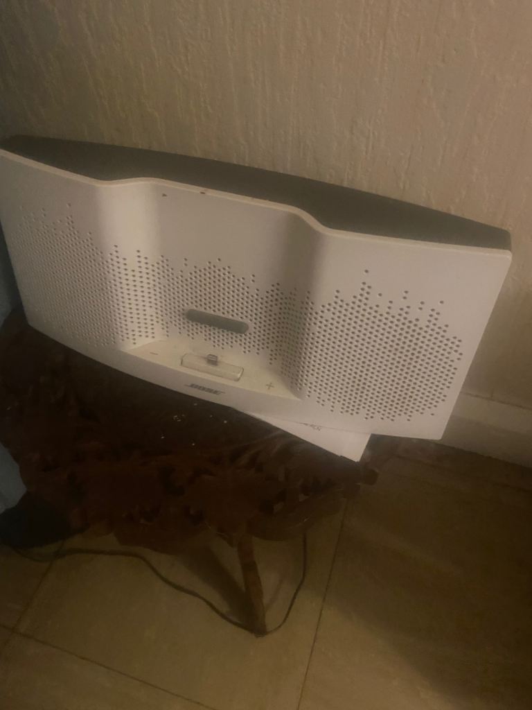 Bose sound dock XT for iPhone & Ipod