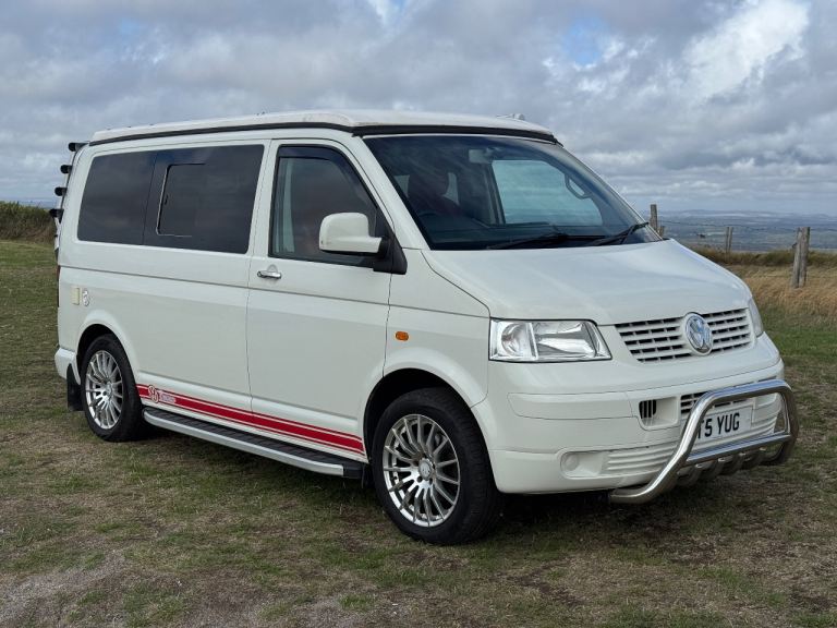 Volkswagen (VW) T5 2.5TDI Day / Camper Van with awning and cover