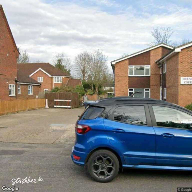 Garage to rent in Leatherhead (KT23) | Stashbee