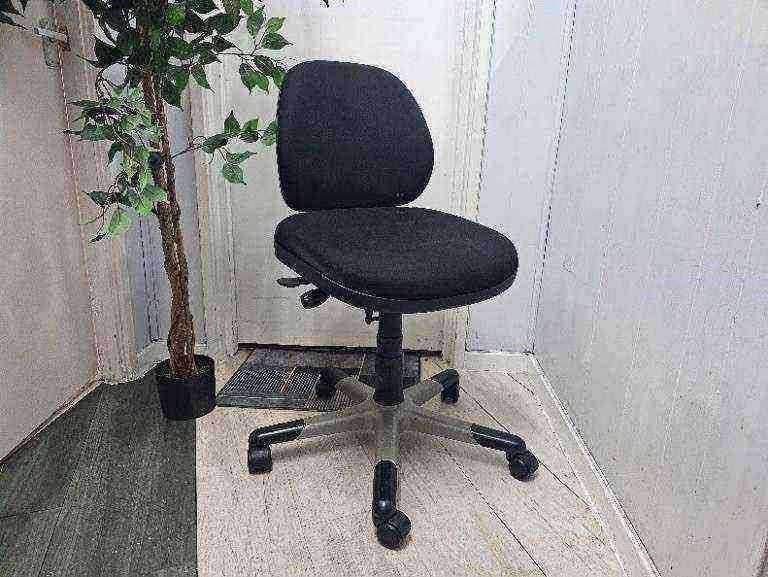 Black Office Chair Swivel computer laptop task desk adjustable admin RH Logic