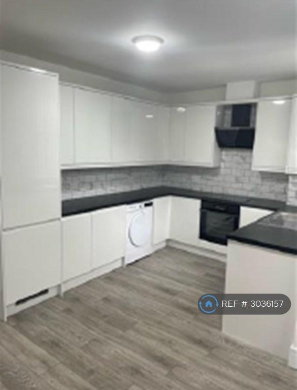 3 bedroom flat in Pembury Road, London, N17 (3 bed) (#3036157)