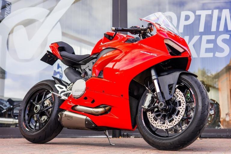 Ducati Panigale V2 AKRO ! EXTRAS ! STUNNING
