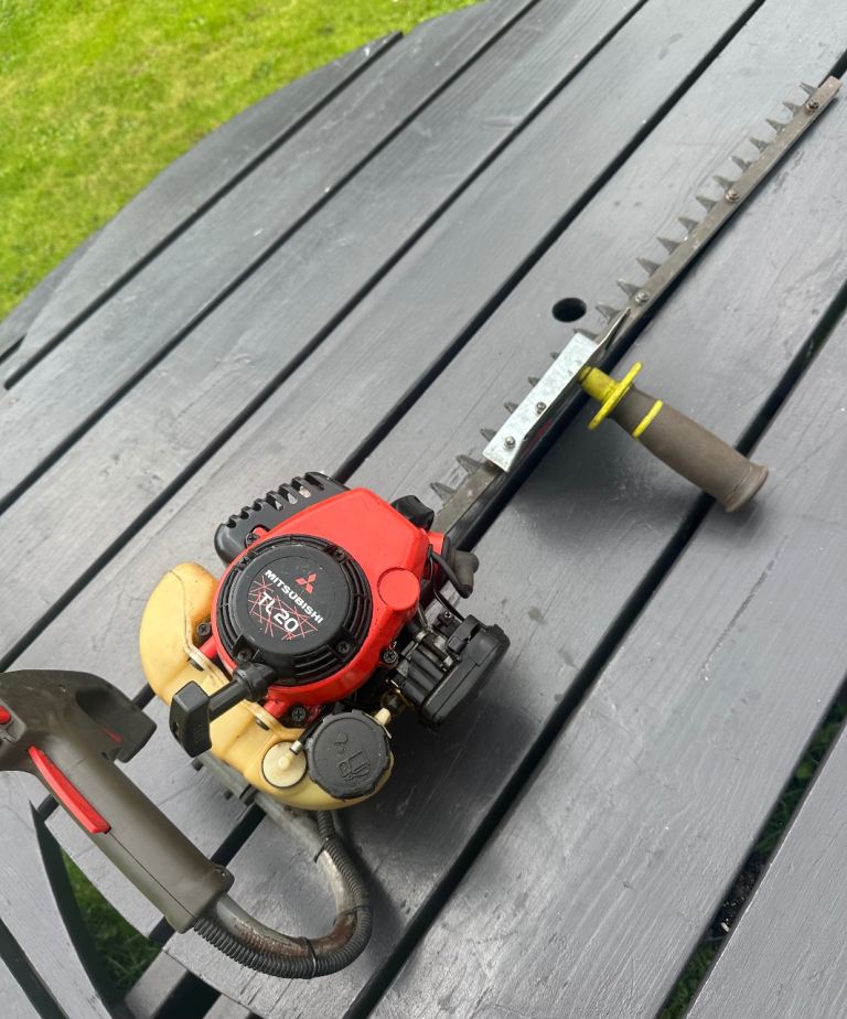 Mitsubishi professional petrol hedge trimmer cutter vgc PWO lawnmower mower clippers 