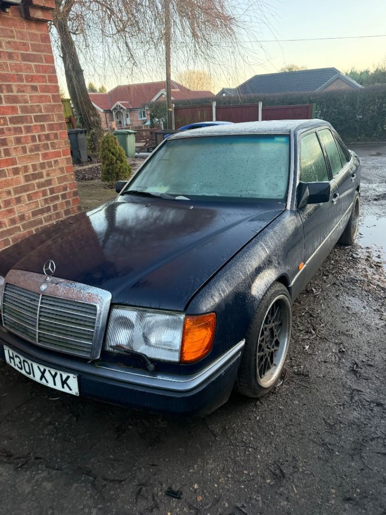 image for Mercedes-Benz, E CLASS, Saloon, 1990, Automatic, 2599 (cc), 4 doors