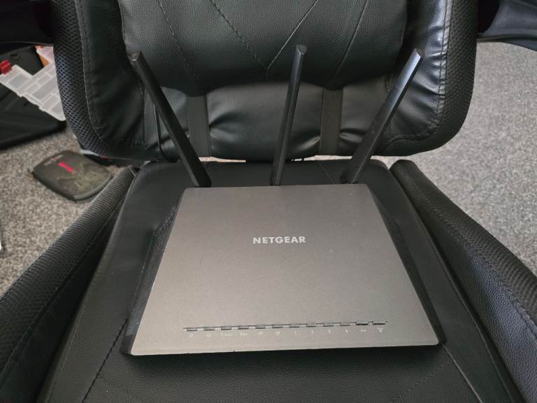 NETGEAR Nighthawk R7000 Wireless Cable Modem – Good Condition, Grey