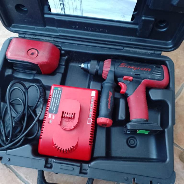 Snap on 18v 13mm battery drill kit