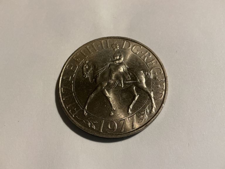 COIN COMMEMORATIVE COIN. 1977. ELISABETH II