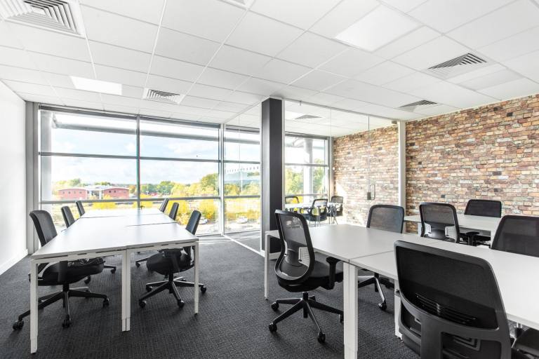 Chester - CH4 9QR \ Private Office Rental with a 5-Desk Setup