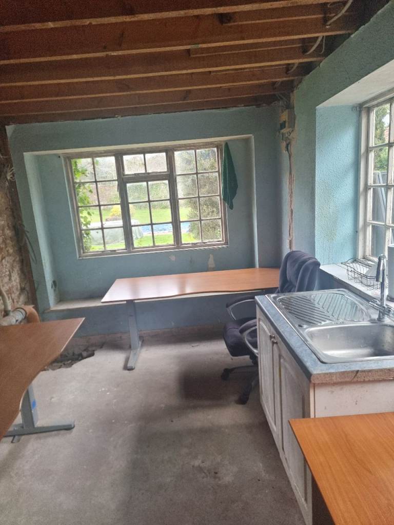 Artist studio / workshop 9.4m x 3.2m Ashton Court. Suit any use