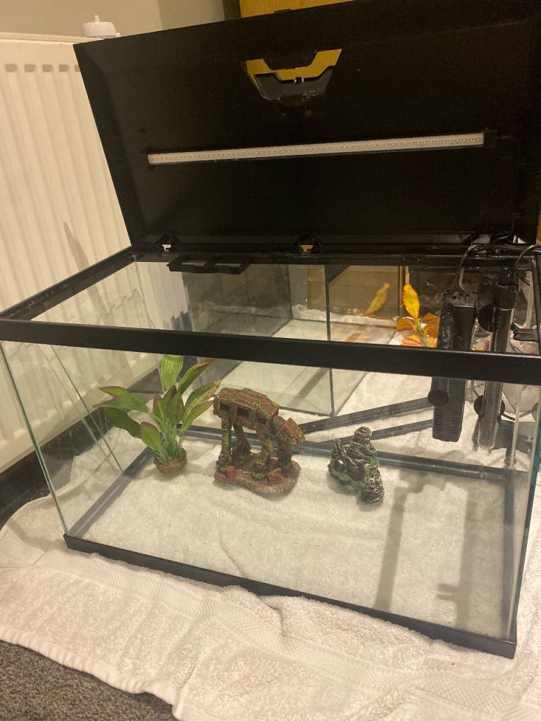 Fish tank 75litres with ornaments heater and filter