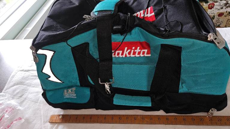 Makita heavy duty holdall tool bag