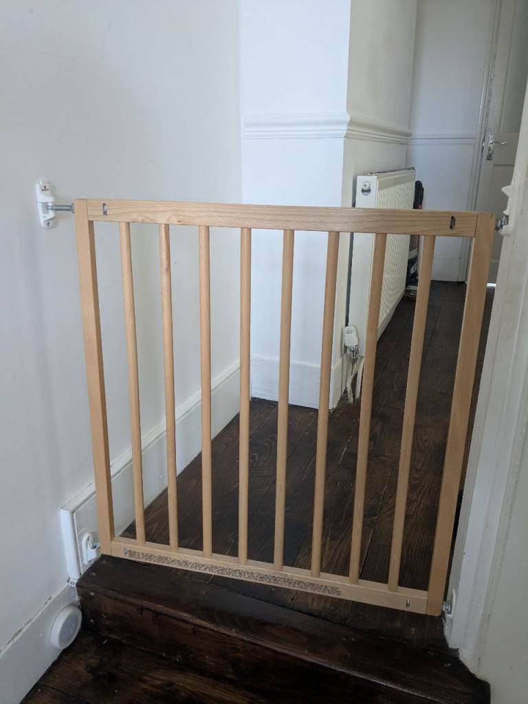 Baby Dan No Trip Single Panel Wooden Safety Gate