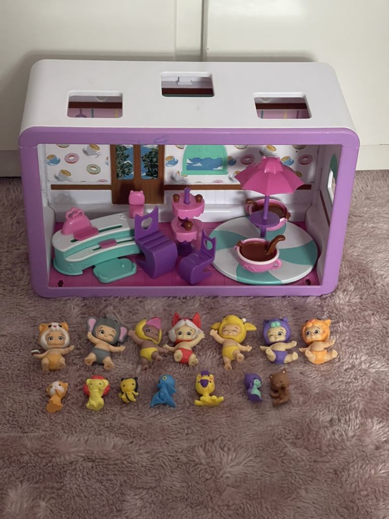 Twozies cafe playset