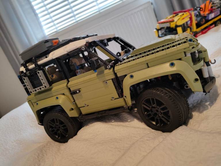 LEGO Technic Land Rover Defender - Excellent Condition