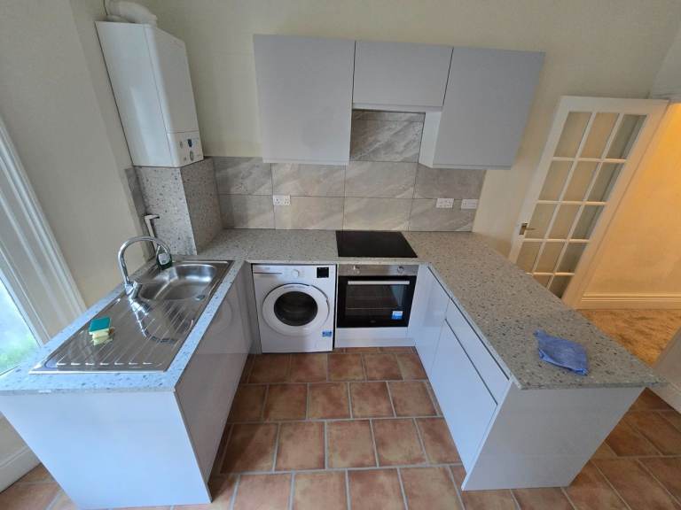 Flat for rent-Commercial Street, NP201LY